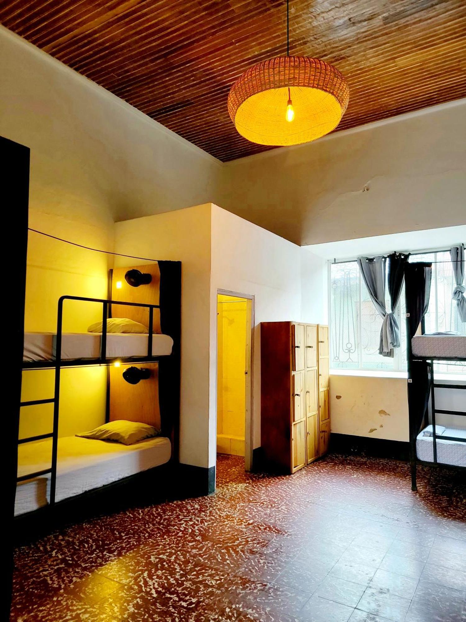 Poco A Poco Junior Hostel Leon Bagian luar foto