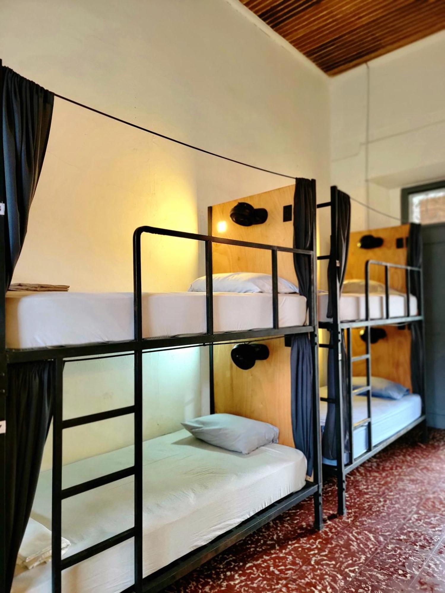 Poco A Poco Junior Hostel Leon Bagian luar foto