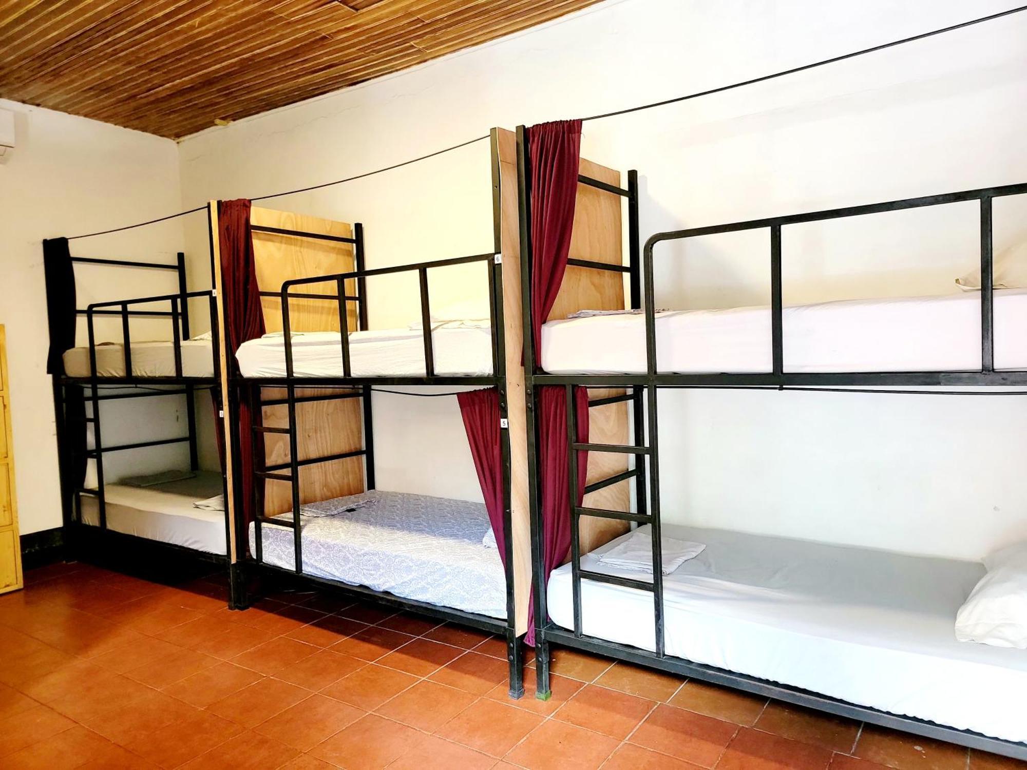 Poco A Poco Junior Hostel Leon Bagian luar foto
