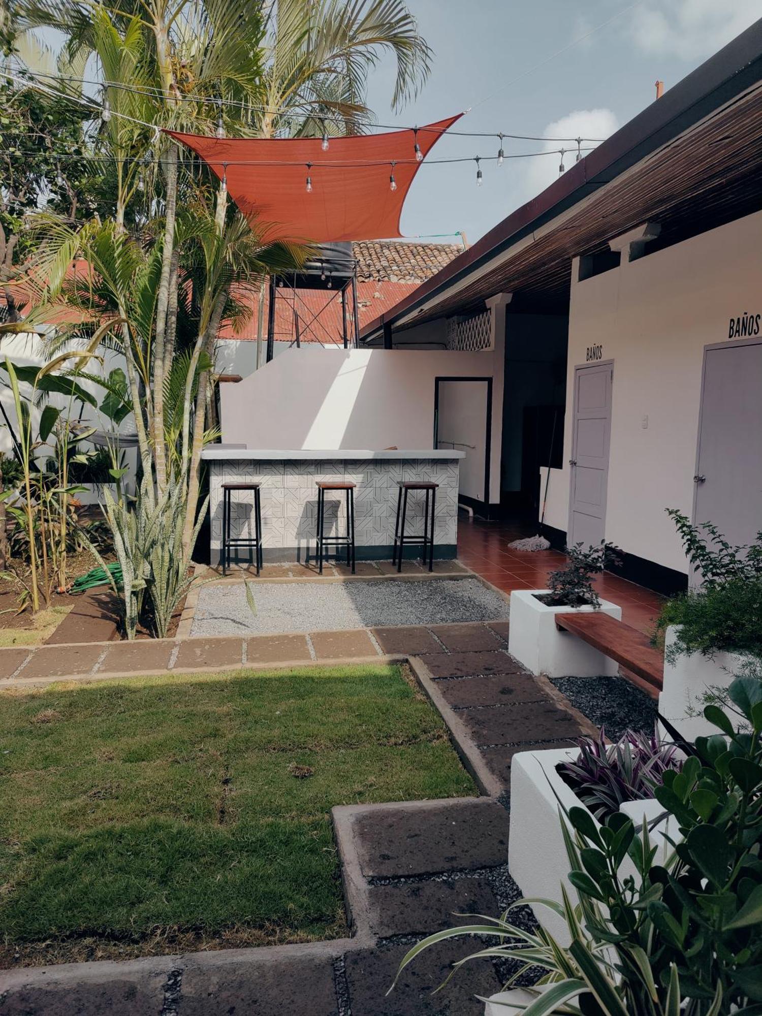 Poco A Poco Junior Hostel Leon Bagian luar foto