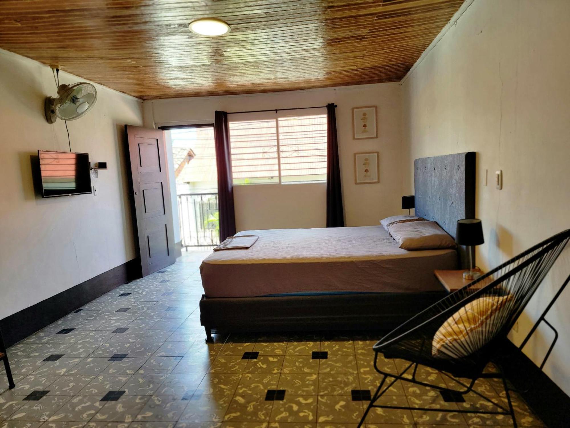 Poco A Poco Junior Hostel Leon Bagian luar foto